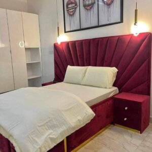 Lit 2 places entièrement Capitonné avec grand chevet + coffres habillés